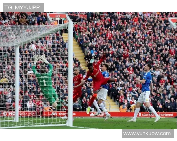 英超两大豪门激战，利物浦绝平曼联，榜首争夺陷入胶着局面